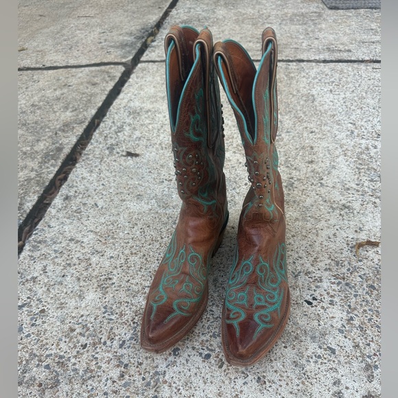 Lucchese Boots N4745 Tan leather. Turquoise thick stitching and studs. Size 7 - Picture 7 of 9